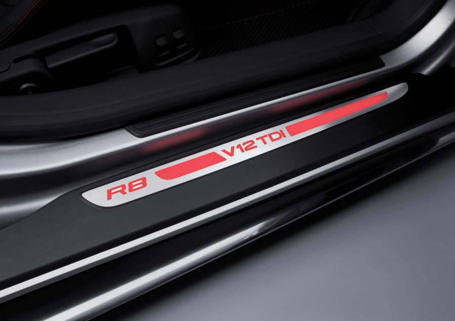 Логотип Audi R8 V12 TDI Concept 2008 года  (фото 16 из 18)